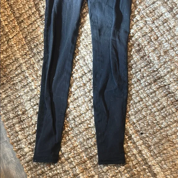 Lululemon Black Mesh Cut Out Full Length Leggings Size 2 - Image 4