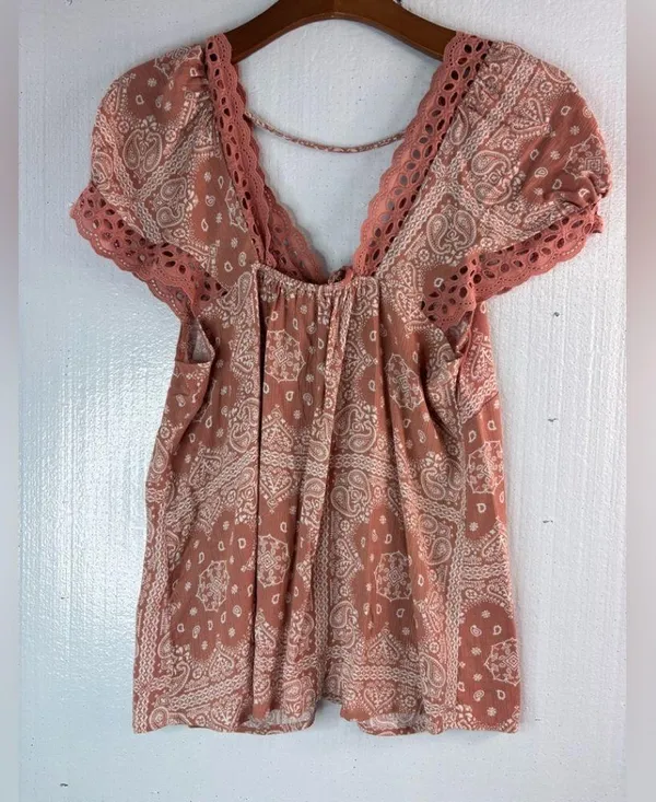 Willow-root M Babydoll Crocheted Lace Trimmed Top in Mauve - Image 3