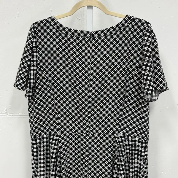 Talbots Black White Geometric Floral Dot Fit Flare Dress Button Shoulder Size 16 - Image 5