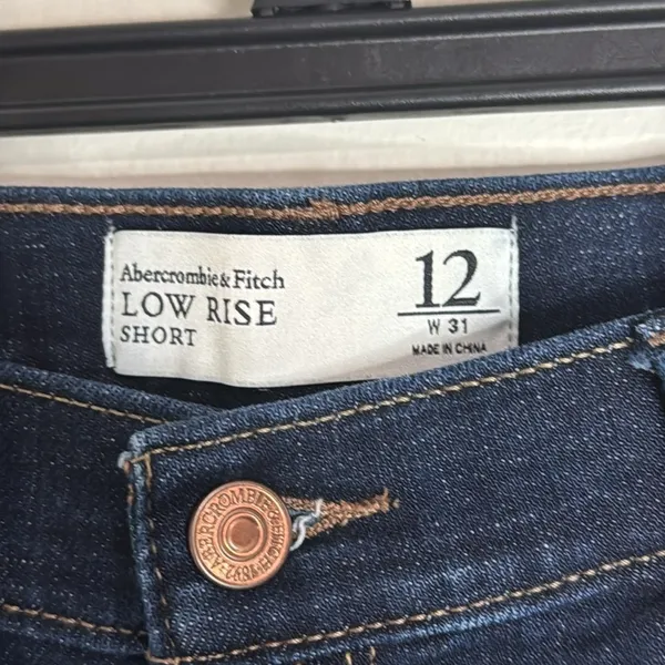 Abercrombie & Fitch Women’s Low Rise Jean Shorts Dark Wash Roll Cuffs Size 12 - Image 7