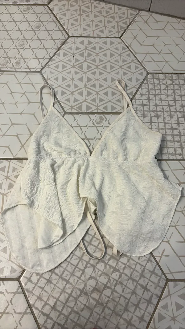 White flowy tank Size XXS - Image 3