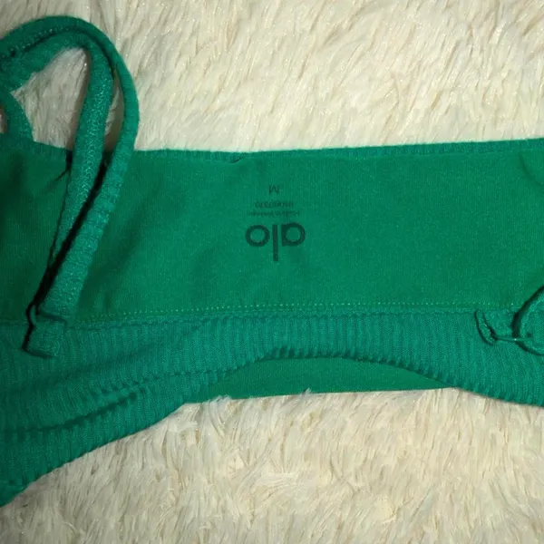 ALO Yoga Ribbed Manifest Bra Green Emerald Size Medium NWOT - Image 4