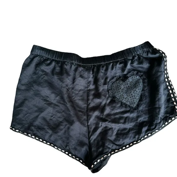 Morgan Lane Heart-Pocket Silk-Blend Sleep Shorts in Black S - Image 2