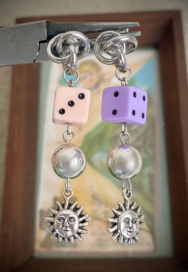 dice & sun grunge funky y2k vintage whimsy goth style dangle earrings 🎲☀️ - Image 2