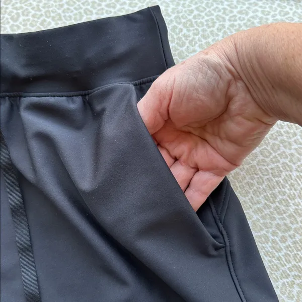 NWOT Old Navy Active Powersoft Women's Black athletic gym workout Shorts S - Image 4