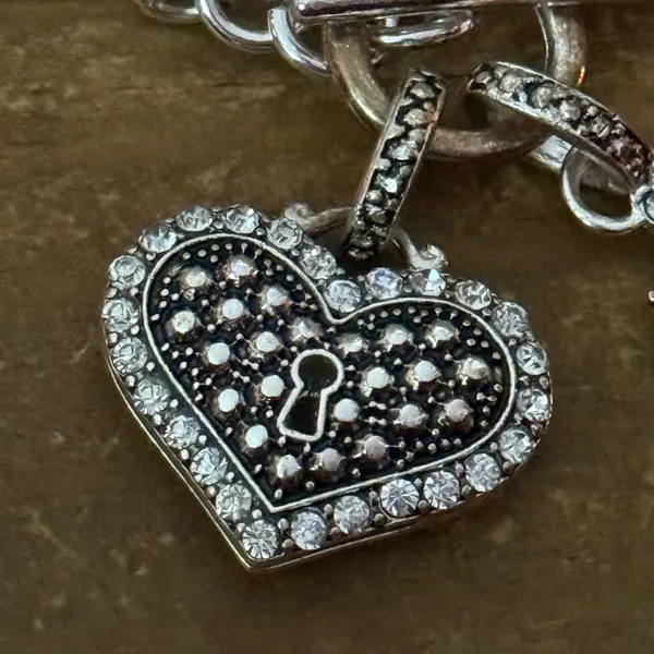 Chunky silver tone heart and skeleton key charm toggle bracelet - Image 2