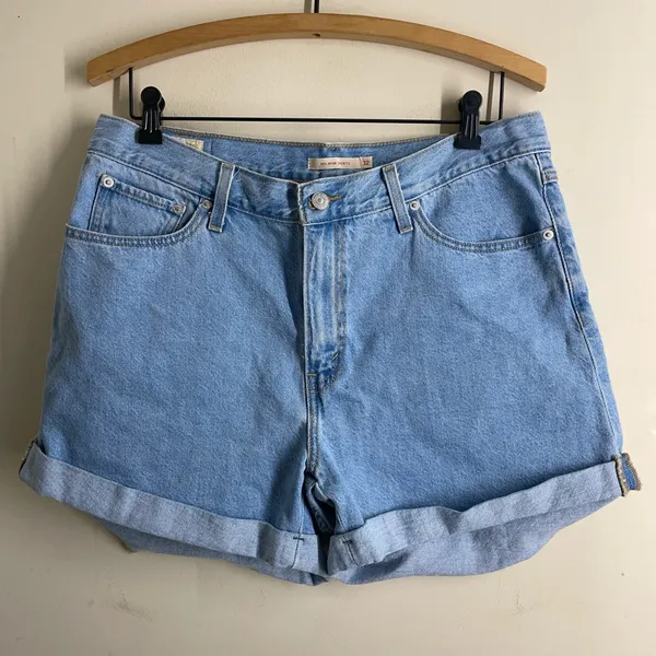 Levi’s 80s Mom Shorts High Rise Cuffed Denim Light Wash Size 32 - Image 4