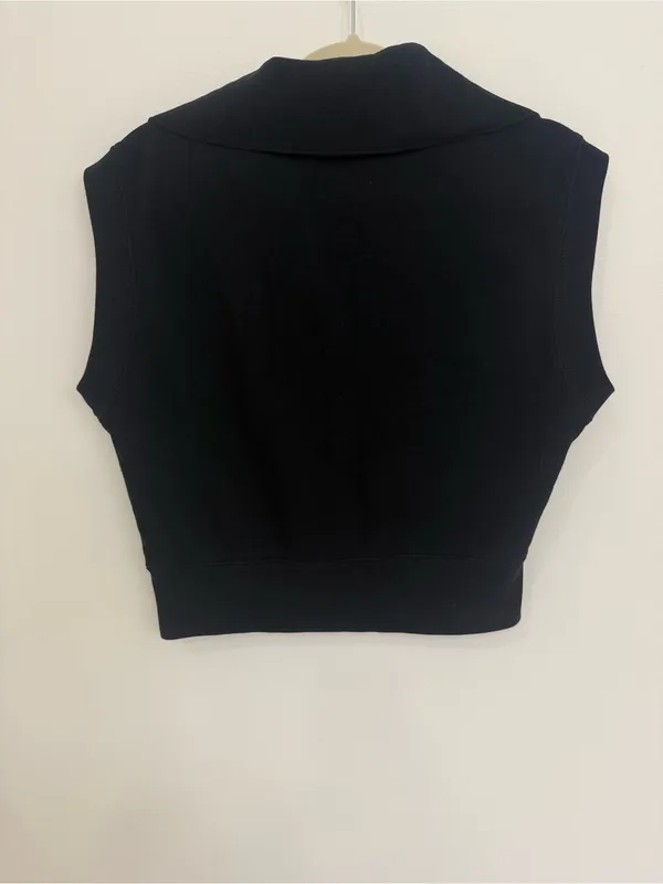 Abercrombie & Fitch Black Sleeveless Half-Zip Cropped Top - Image 2