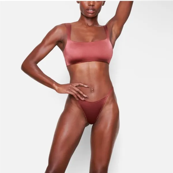 NWT SKIMS‎ STRETCH SATIN SQUARE NECK BRA in BERRY sz XS - Image 2