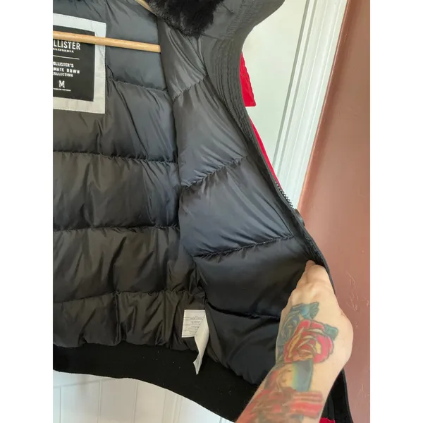 Hollister Ultimate Down Jacket Women's Medium Red/Black - Image 5
