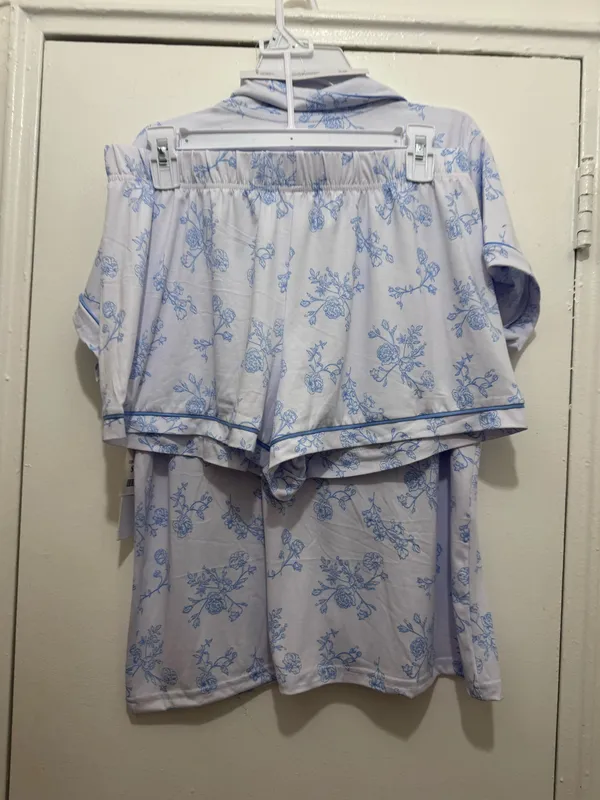 Tahari floral soft and cozy short pajama set size M - Image 5