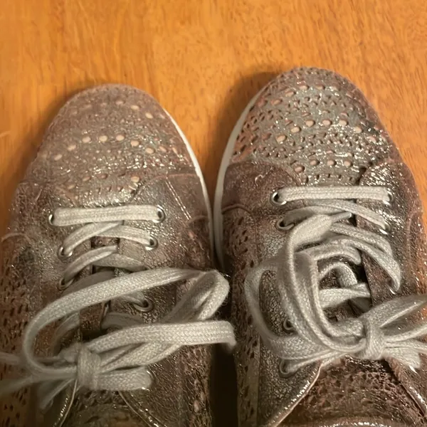 Vaneli Laren Laser Cut Leather Sneakers Gold Size 9 - Image 6