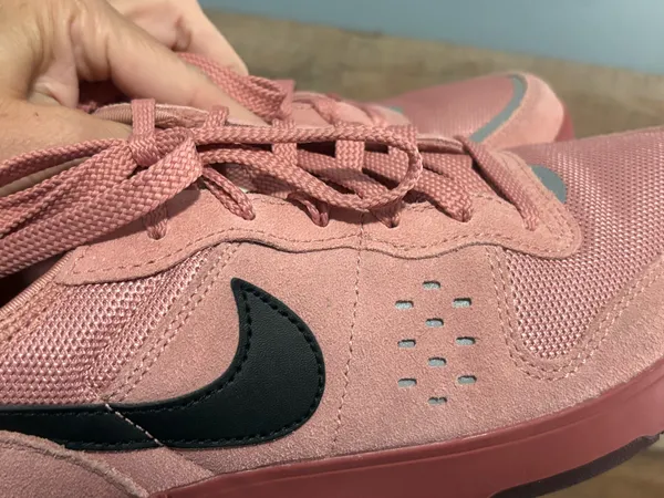 Unisex style Nike sneaker, but women’s size 8 - Image 5