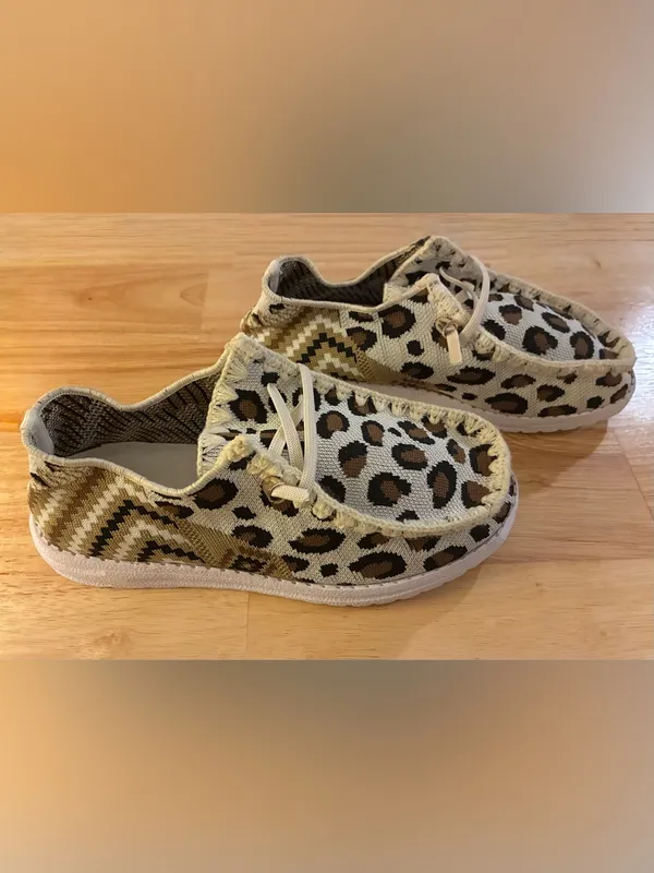 Leopard Print Slip-On Women’s Shoes in Beige Size 5.5 - Image 2