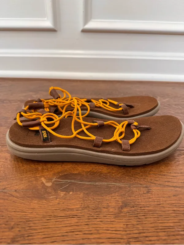 Teva Voya Infinity Sandals Size W9 in Yellow - Image 3