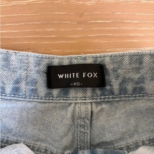 White Fox Jeans MId Rise Straight Leg Did You Miss Me Size XS Light Wash Blue - Image 3