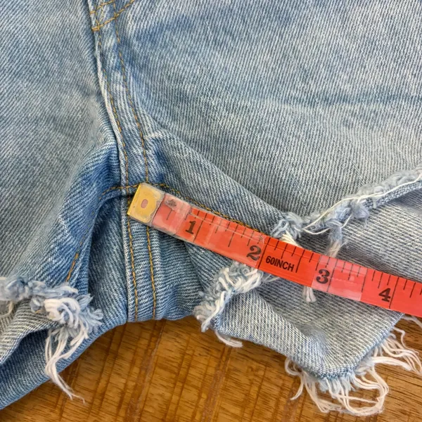 Levi's 501 Original Denim Shorts Womens 29 High Rise Raw Hem 2" Light Wash‎ NWT - Image 12