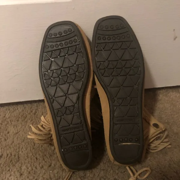 Minnetonka size 7 light brown moccasins - Image 5