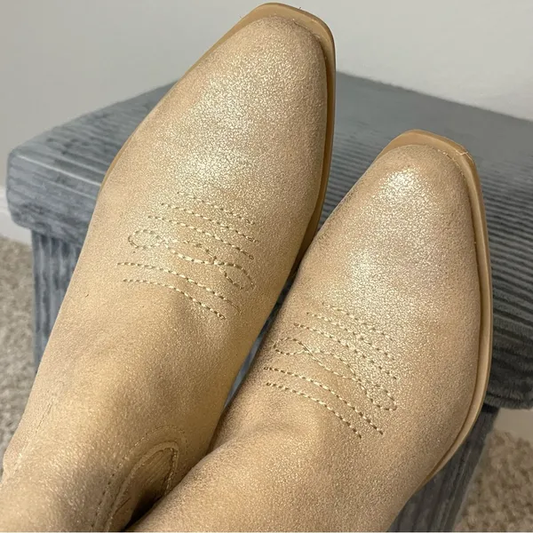 Dolce Vita Stana Western Chelsea Boots in Gold Metallic Size 9 - Image 6