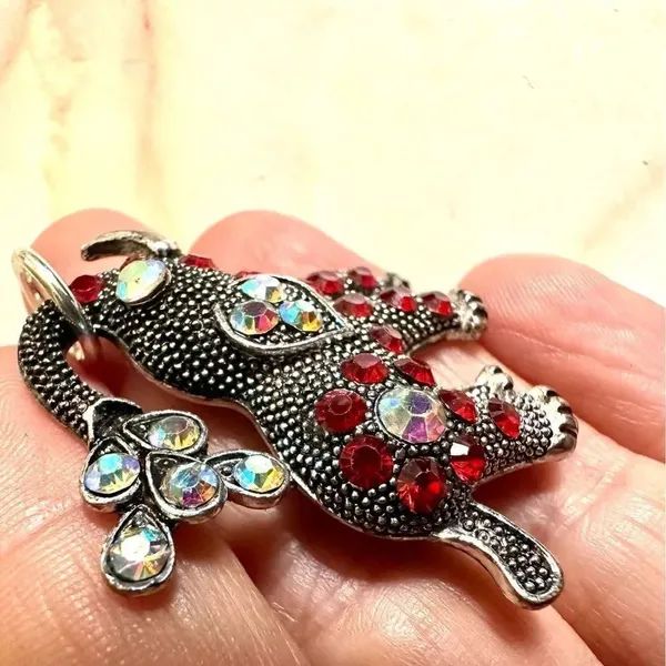 Silver tone rhinestone elephant pendant necklace - Image 10