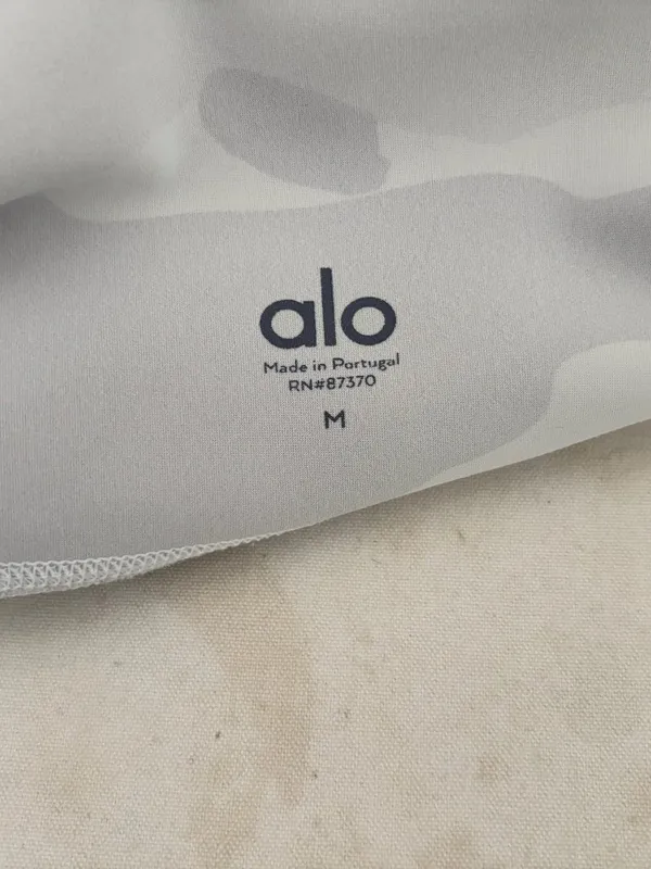 Alo 8" High-Waist Vapor Short in White Camouflage - Image 4