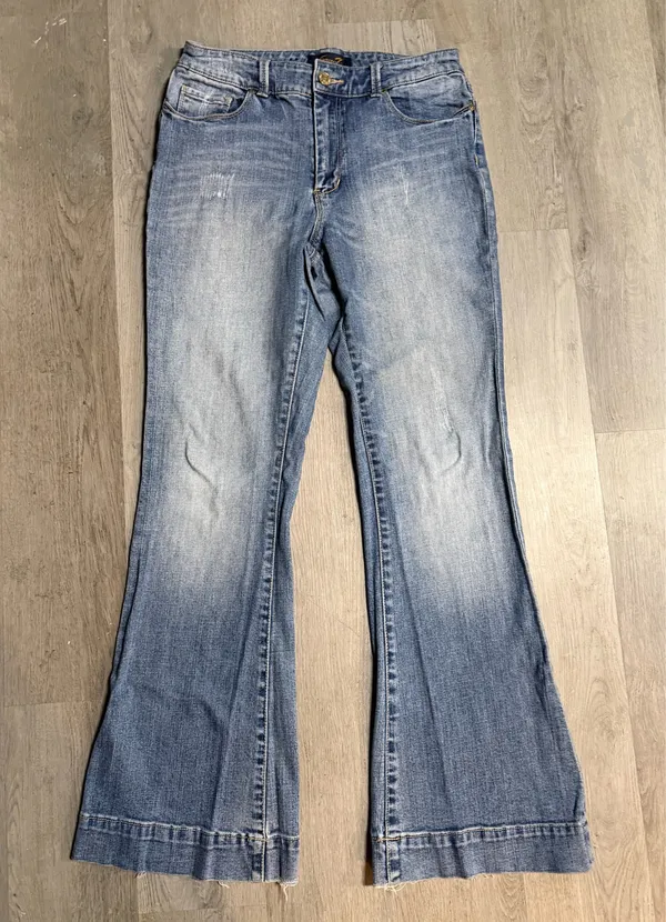 Seven7 sexy flare jeans - Image 2