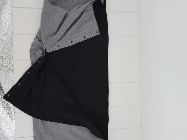 lululemon Vinyasa Scarf Wrap Black Gray Striped Snap Infinity Athleisure OS - Image 7