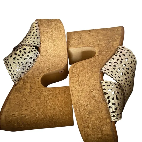 Steve Madden NWTs NIB Saffron Leather Lining Wedge Gold Platform Sandals size 9 - Image 8