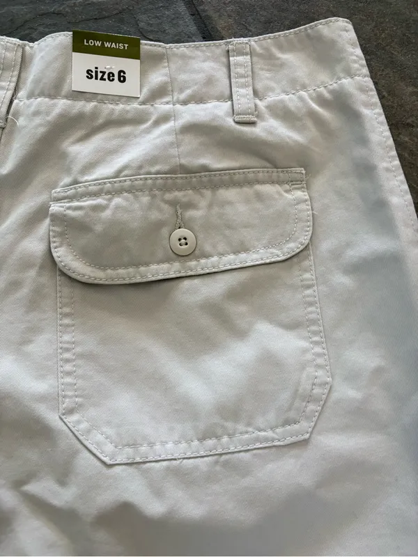 Old Navy Women’s Khaki Low Waist Chino 5” Inseam Shorts 6 NEW - Image 7