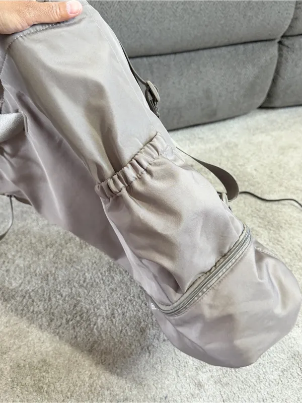 Beyond Yoga Women’s Nylon Convertible Gym Bag Drawstring Cinch Top in Gray - Image 4