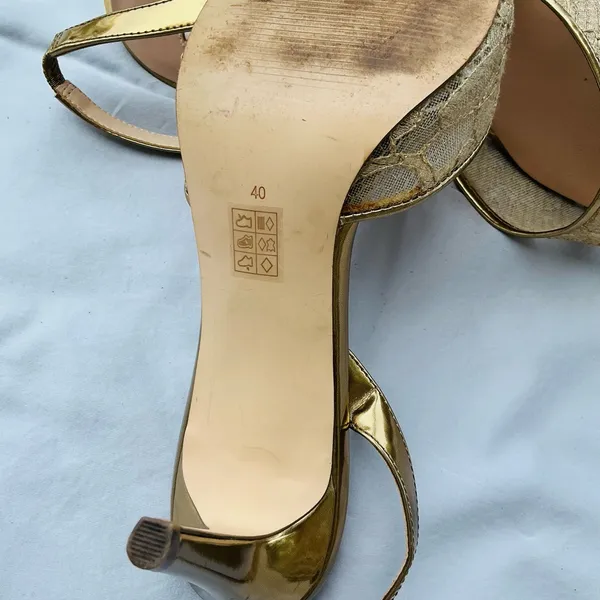 Guess Elegant Gold Lace Women’s Heels - Image 6