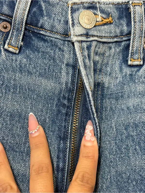 Abercrombie & Fitch High Rise Mom Jeans Size 24 / 00S Distressed Raw Hem Cropped - Image 6