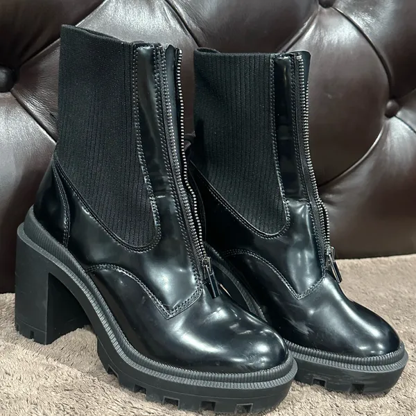 Forever 21 Black Heeled Boots with Chunky Sole - Image 3