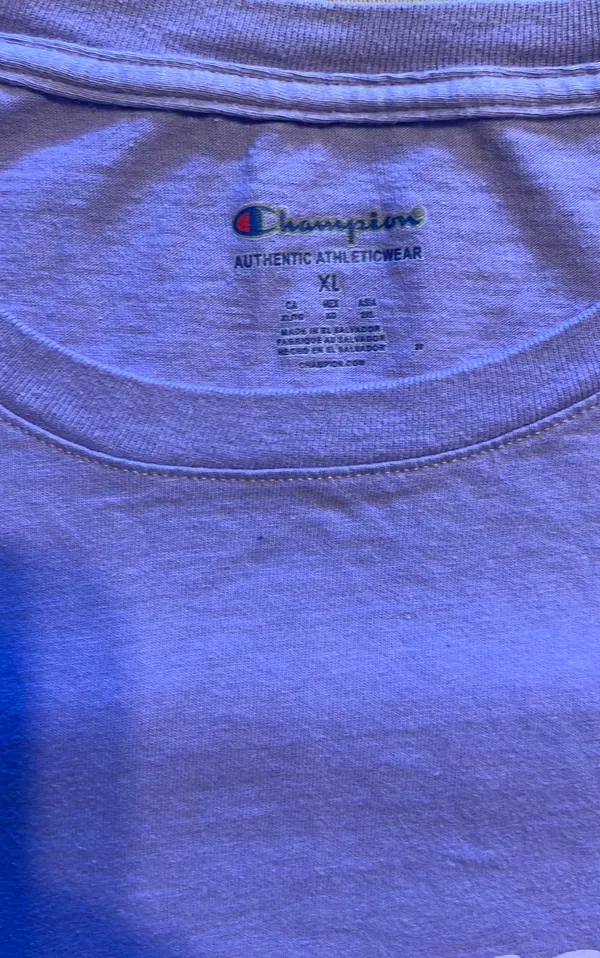Champion T-shirt Size XL Purple - Image 2