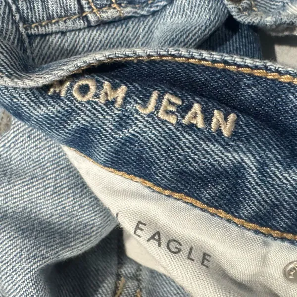 American Eagle Mom Blue Distressed Jeans Women’s 8 - Image 4
