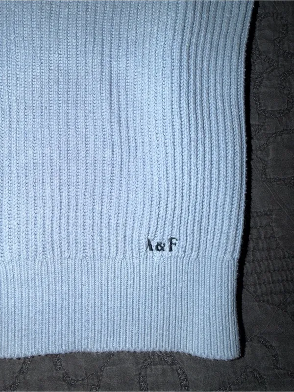 Abercrombie & Fitch Light Blue Ribbed Scoop-Neck Sweater Women’s Size-M - Image 3