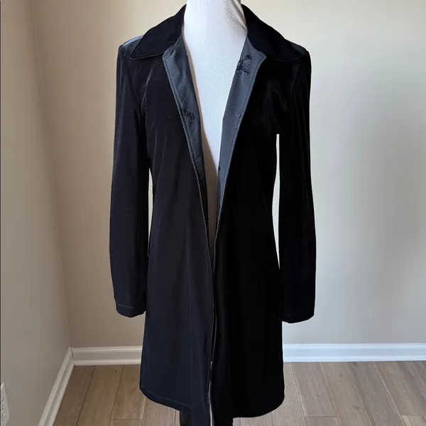 Reversible Rose embroidered / velvet Trench Coat Black - Image 7