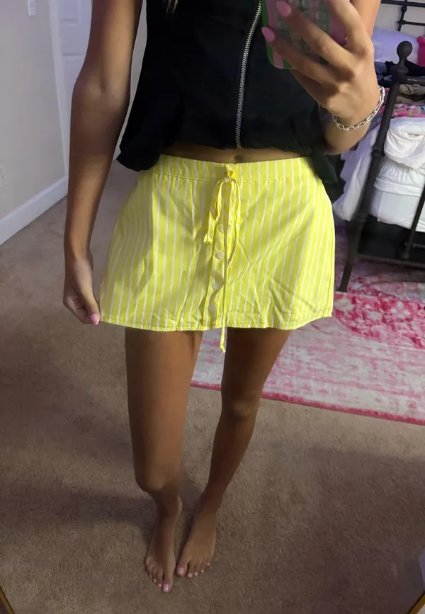 Yellow skirt/shorts - Image 2