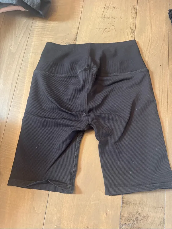 Alo High-Rise Ribbed Black Bike Shorts - Image 4