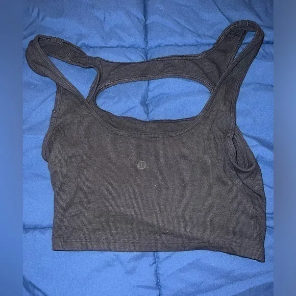 Lululemon LA Front Cutout Crop‎ Tank Size 4/6 - Image 2