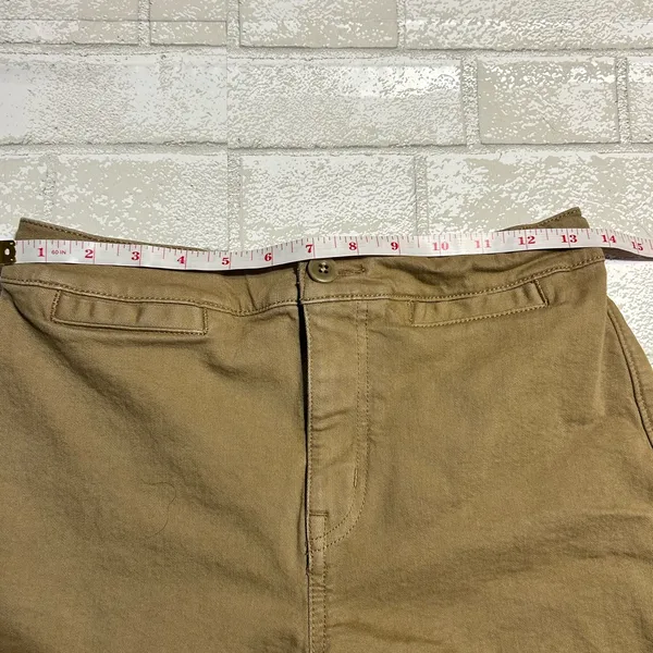 Madewell Khaki Shorts - Image 2