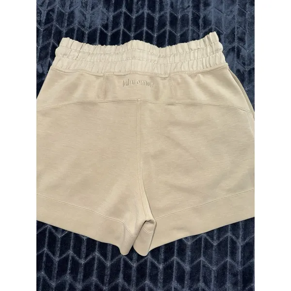 Lululemon Women's Soft Ambitions High Rise Shorts Trench Pocketed Size 6 - Image 5