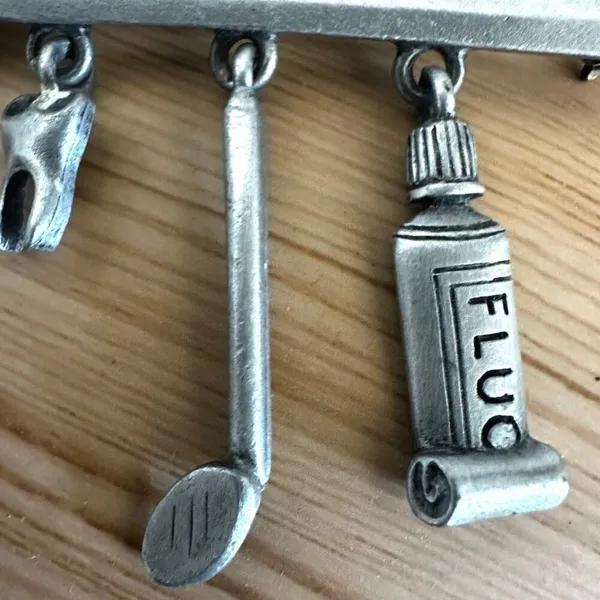 JJ Jonette Jewelry – Vintage Pewter Dentist / Dental Hygienist Brooch - Image 2