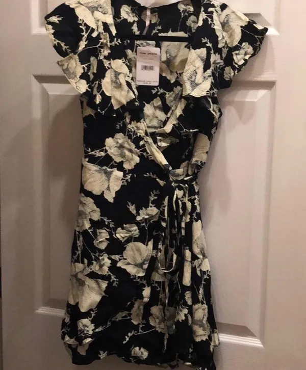 Free People wrap dress size small, new, never worn - Image 4