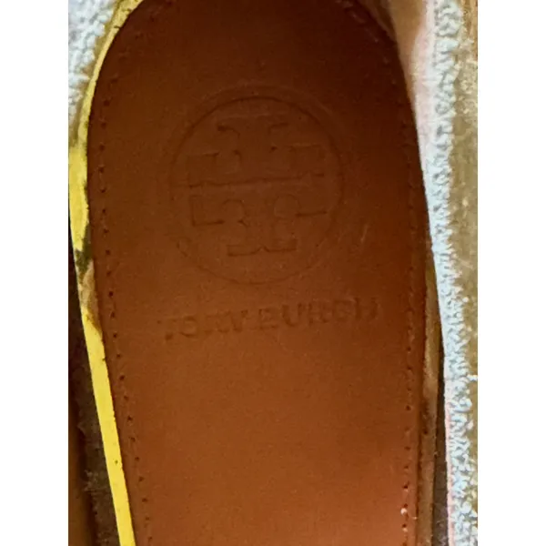 Tory Burch Suede Loafers Taupe Gold Logo Driving Moc Flats Size 8 - Image 5