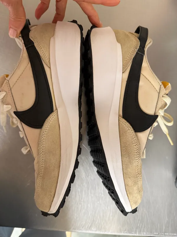 Women’s Nike waffle sneakers size 8.5 - Image 6