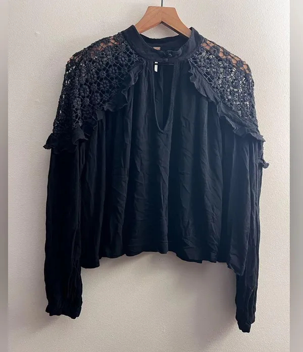 Free People Black Little Bit of Love Blouse long sleeve ruffle eyelet L - Image 4