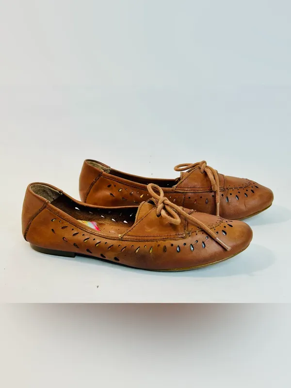 Born Women’s “Verna” Chestnut Brown Leather Perforated Loafer Flat Sz 6.5 - Image 7