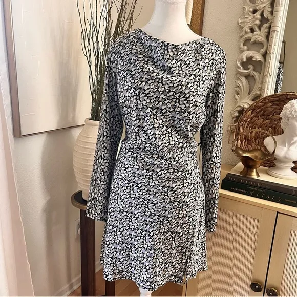 ASTR the Label NWT Long Sleeve Cowl Neck Mini Dress Open‎ Back Size Medium - Image 4