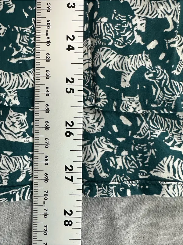 Anthropologie Maeve Tiger Animal Print Button V-Neck Woven Rayon Blouse Size 6 - Image 8
